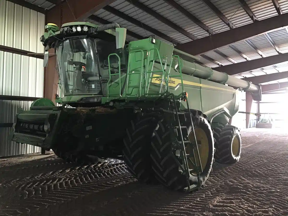 Gallery image 1 for 2022 John Deere X9 1100 Combine