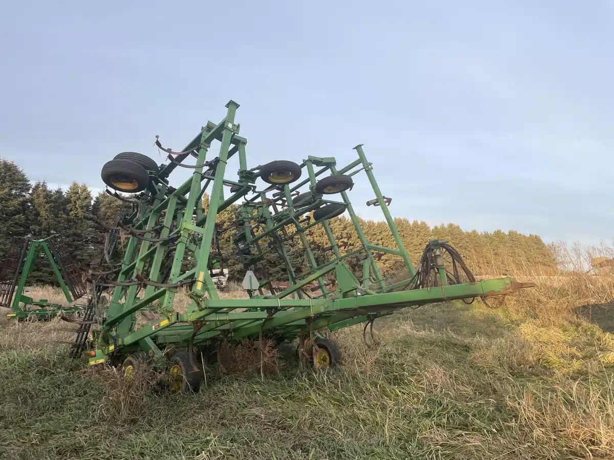 Gallery image 2 for John Deere 980 Cultivator