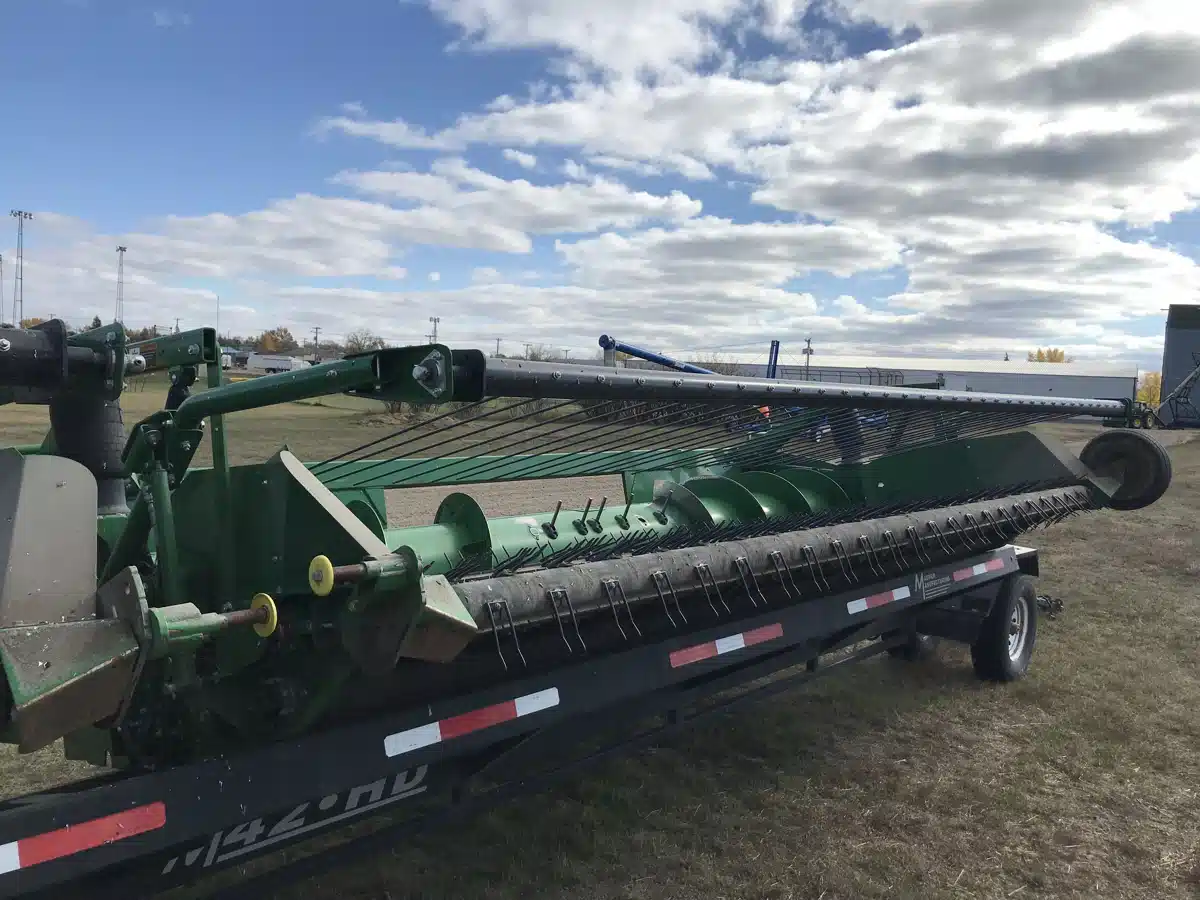 Gallery image 2 for 2017 John Deere 615P Header - Draper