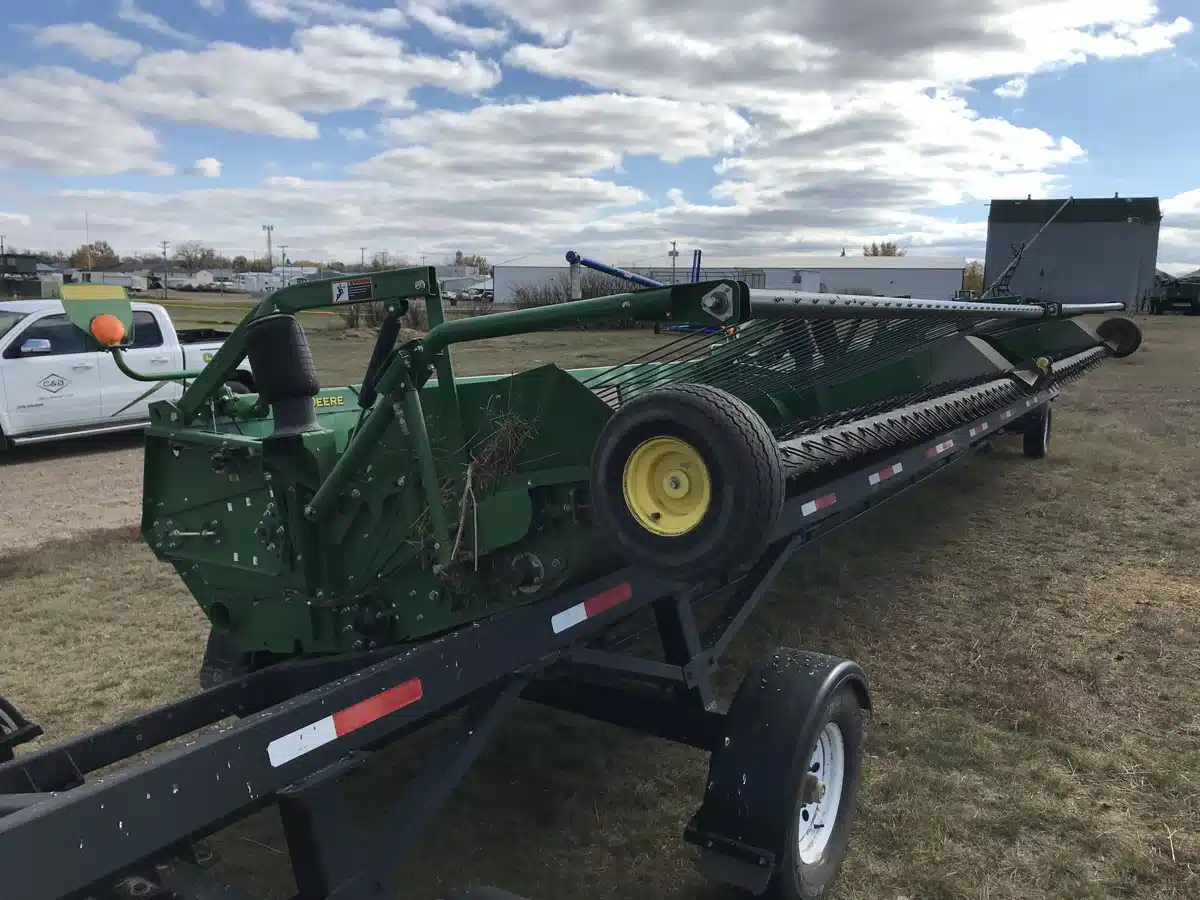 Gallery image 2 for 2017 John Deere 615P Header - Draper