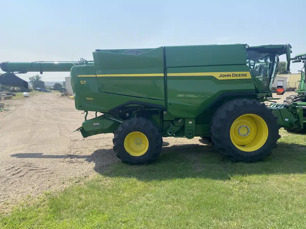 Photo de la Galerie 2 pour 2025 John Deere S7 900 Batteuse