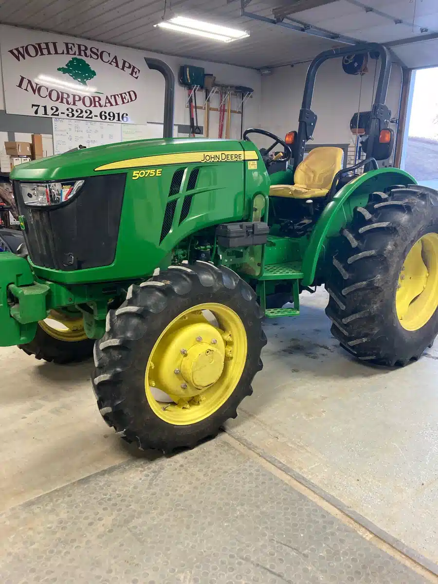 Gallery image 2 for 2016 John Deere 5075E Tractor