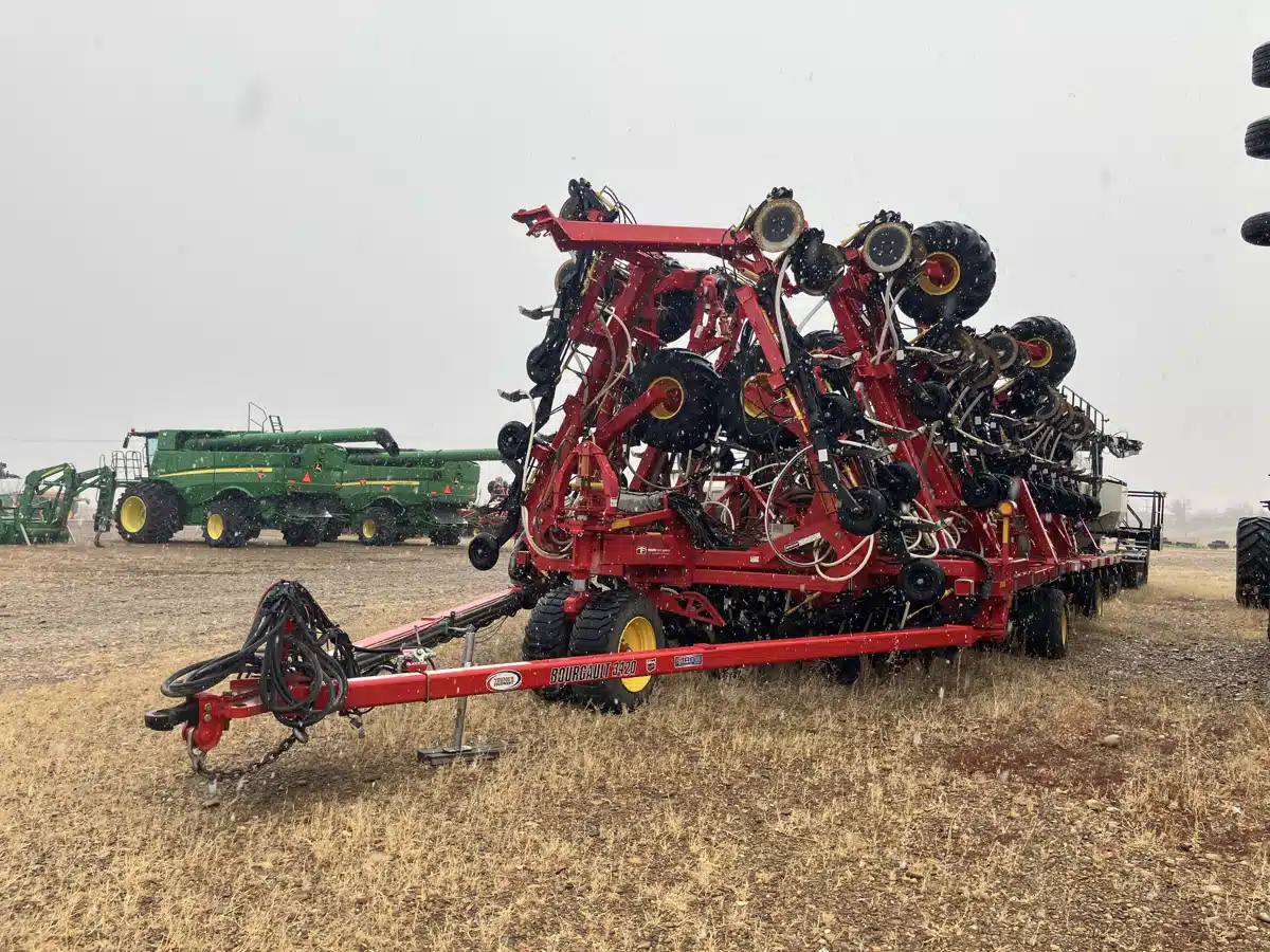 Gallery image 2 for 2017 Bourgault 3420-80/7950 Air Drill