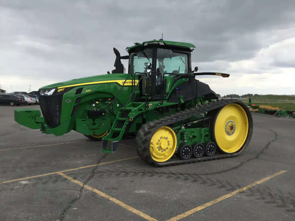 Gallery image 2 for Used 2022 John Deere 8RT 370 Tractor
