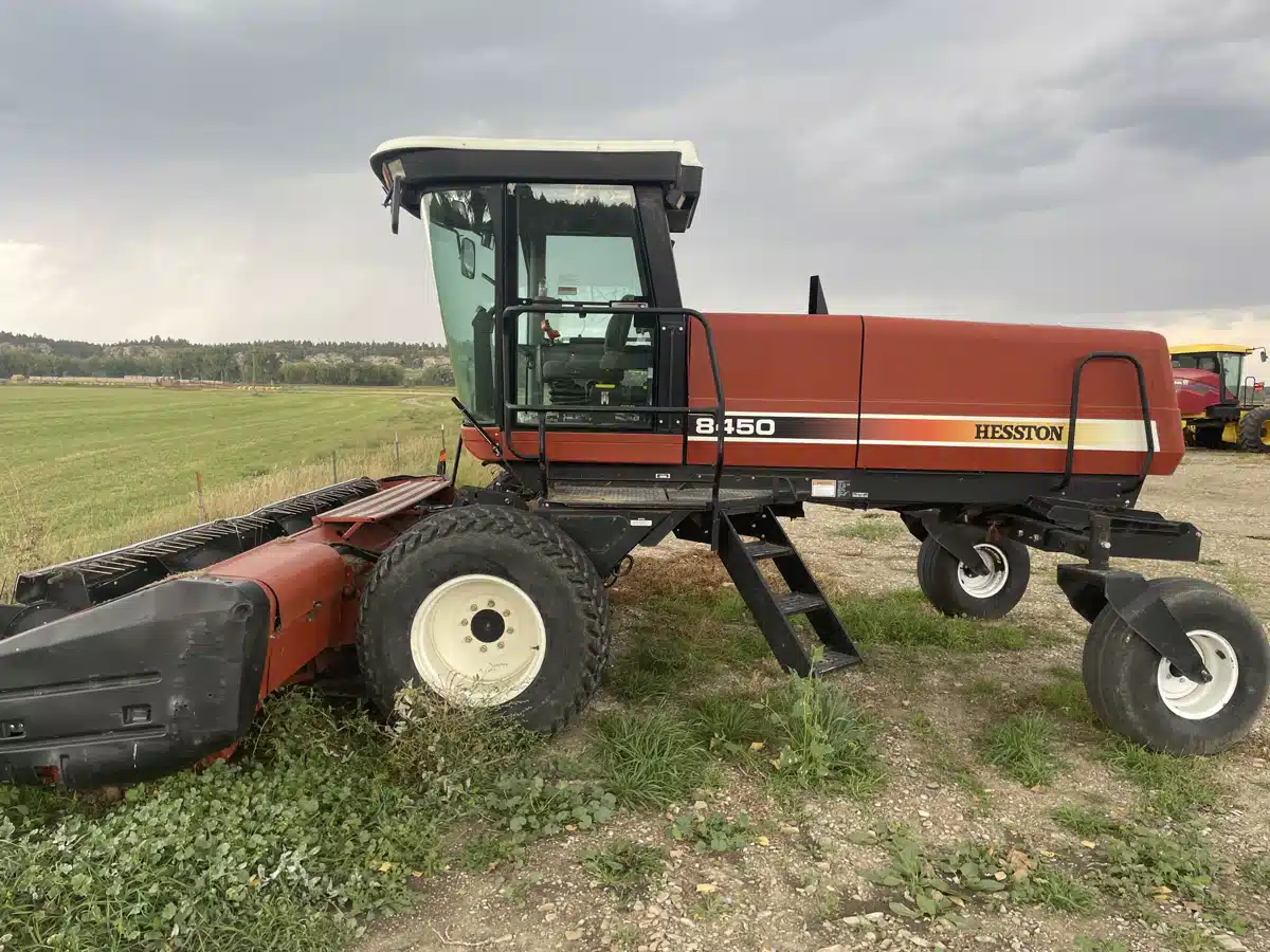 Gallery image 2 for Used 2000 Hesston 8450 Windrower