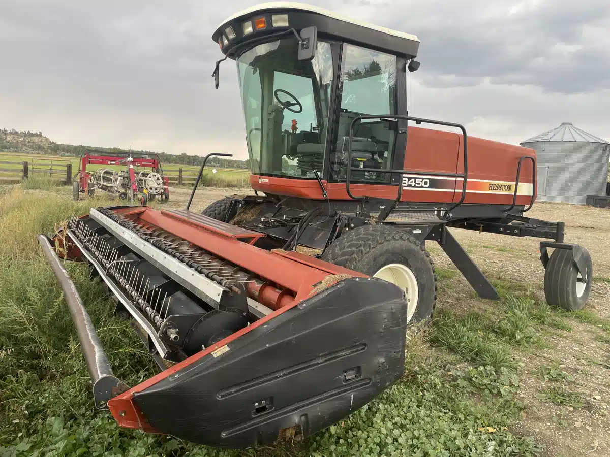 Used 2000 Hesston 8450 Windrower