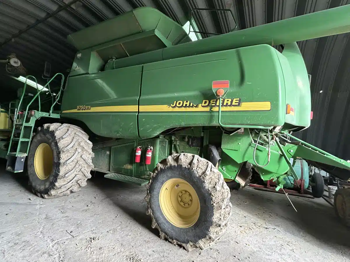 Gallery image 1 for Used 2001 John Deere 9750 STS Combine