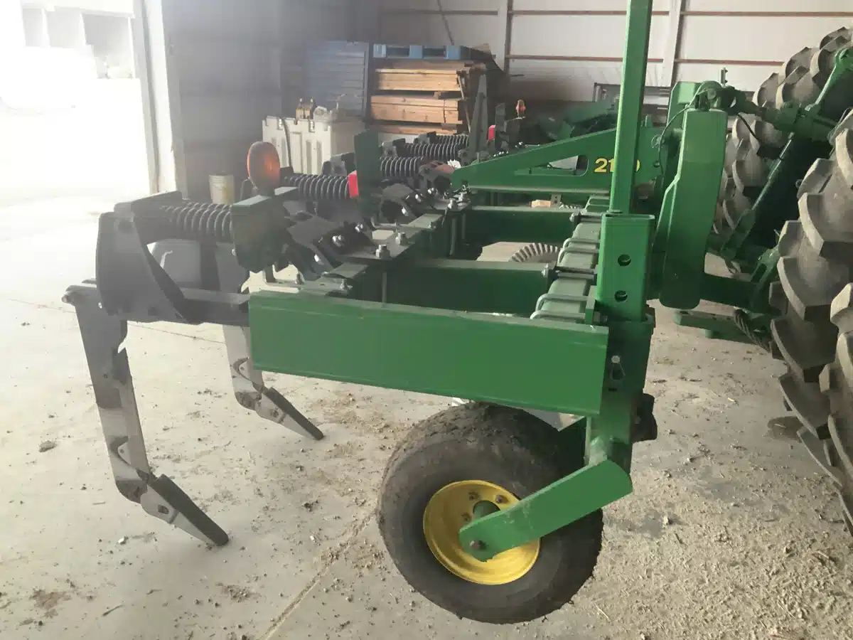 Gallery image 2 for Used 2019 John Deere 2100 Ripper