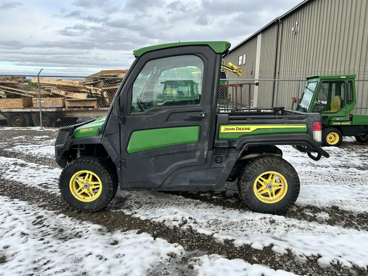 Gallery image 2 for 2022 John Deere XUV 835R Utility Vehicle