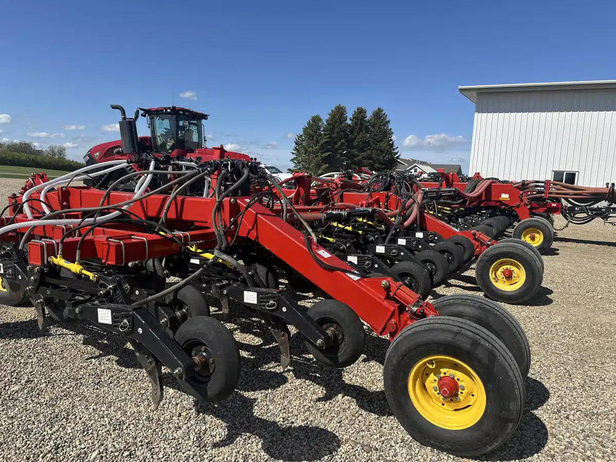Gallery image 1 for 2014 Bourgault 3320-76 Air Drill