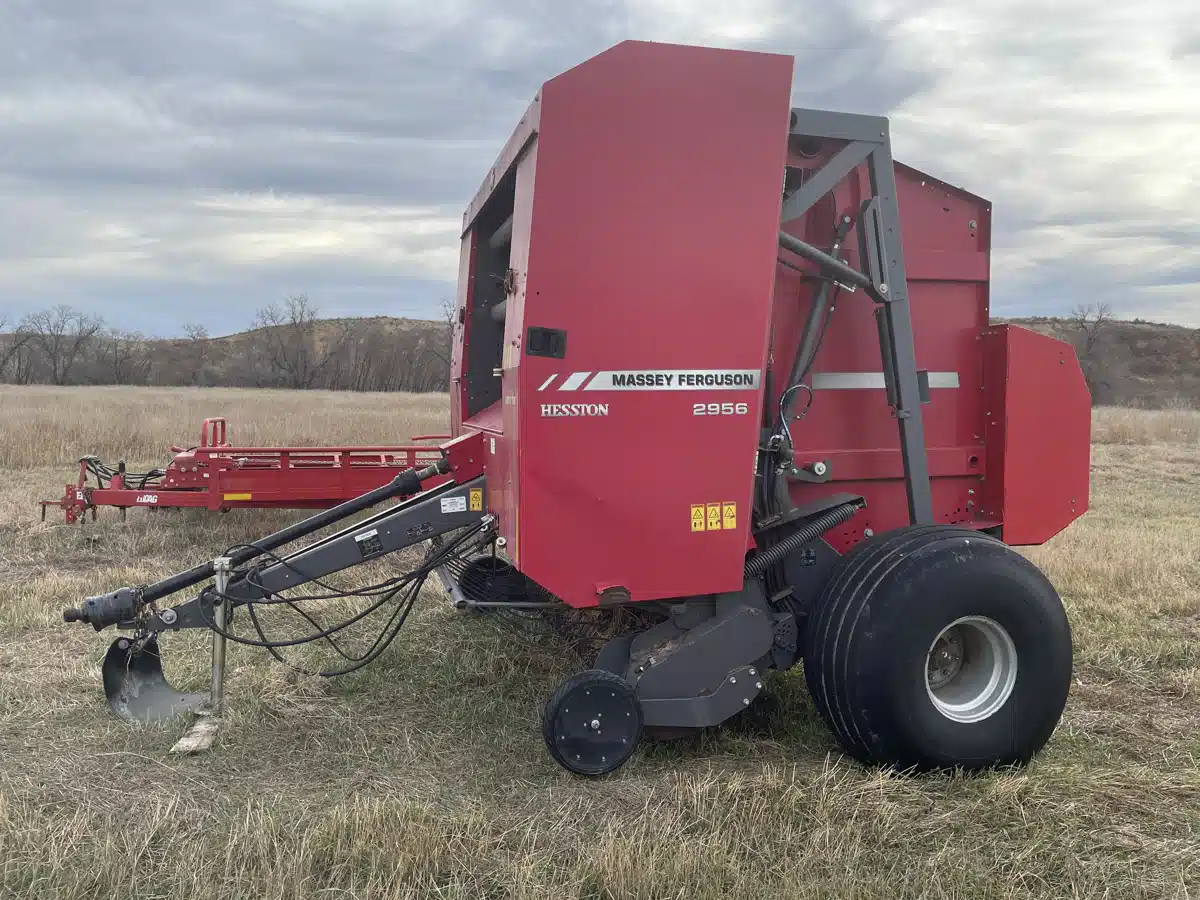Gallery image 2 for 2017 Massey Ferguson 2956 Round Baler