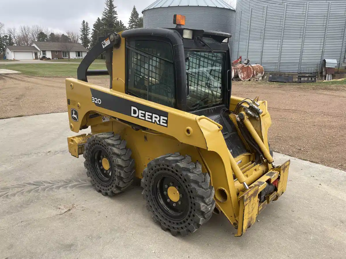Gallery image 1 for 2007 John Deere 320 Skid Steer