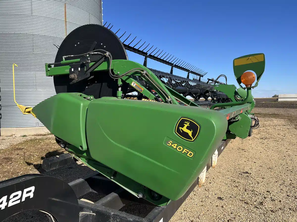 Gallery image 1 for 2012 John Deere 640FD Header - Draper