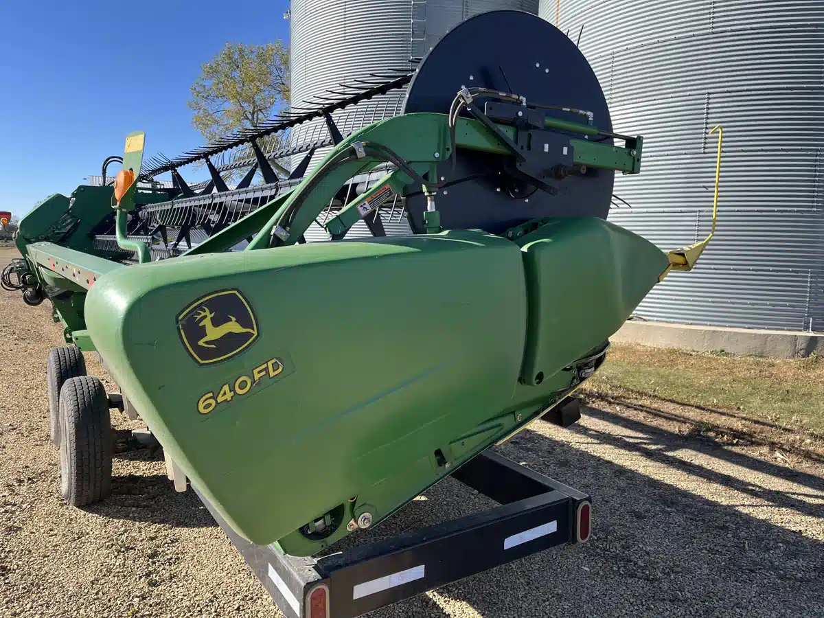 Gallery image 2 for 2012 John Deere 640FD Header - Draper