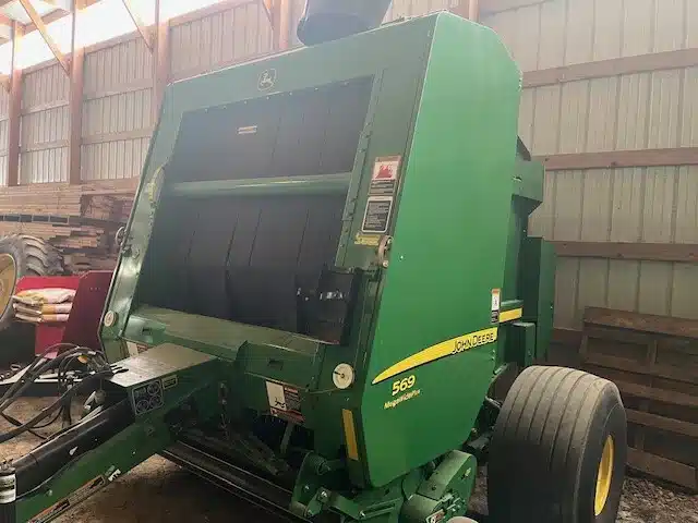 Gallery image 1 for 2013 John Deere 569 Round Baler