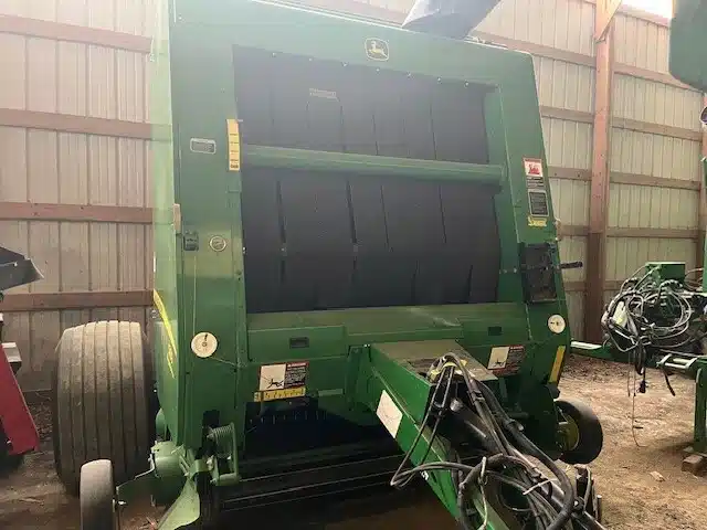 Gallery image 2 for 2013 John Deere 569 Round Baler