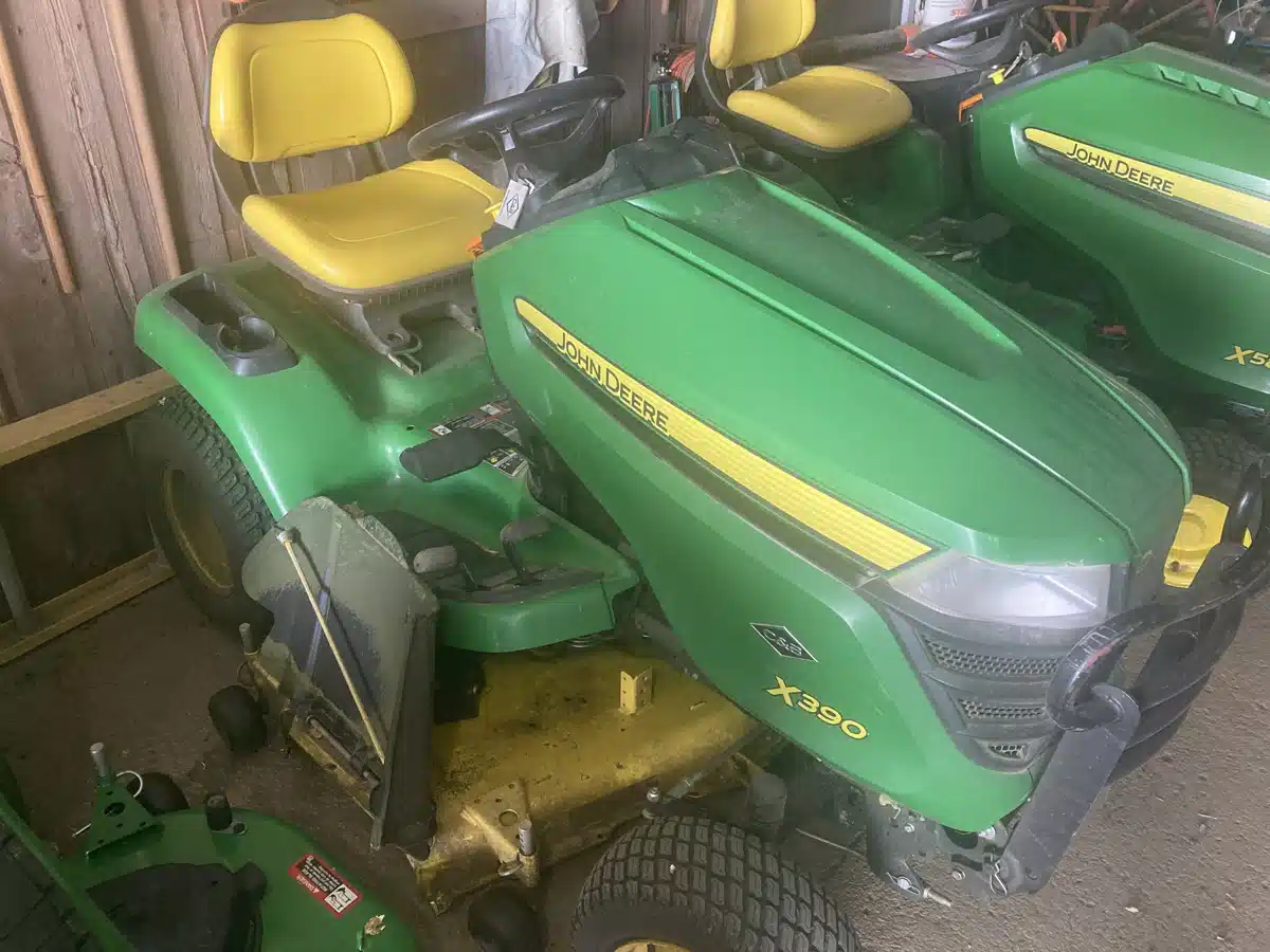 Gallery image 1 for 2020 John Deere X390 Lawn Tractor