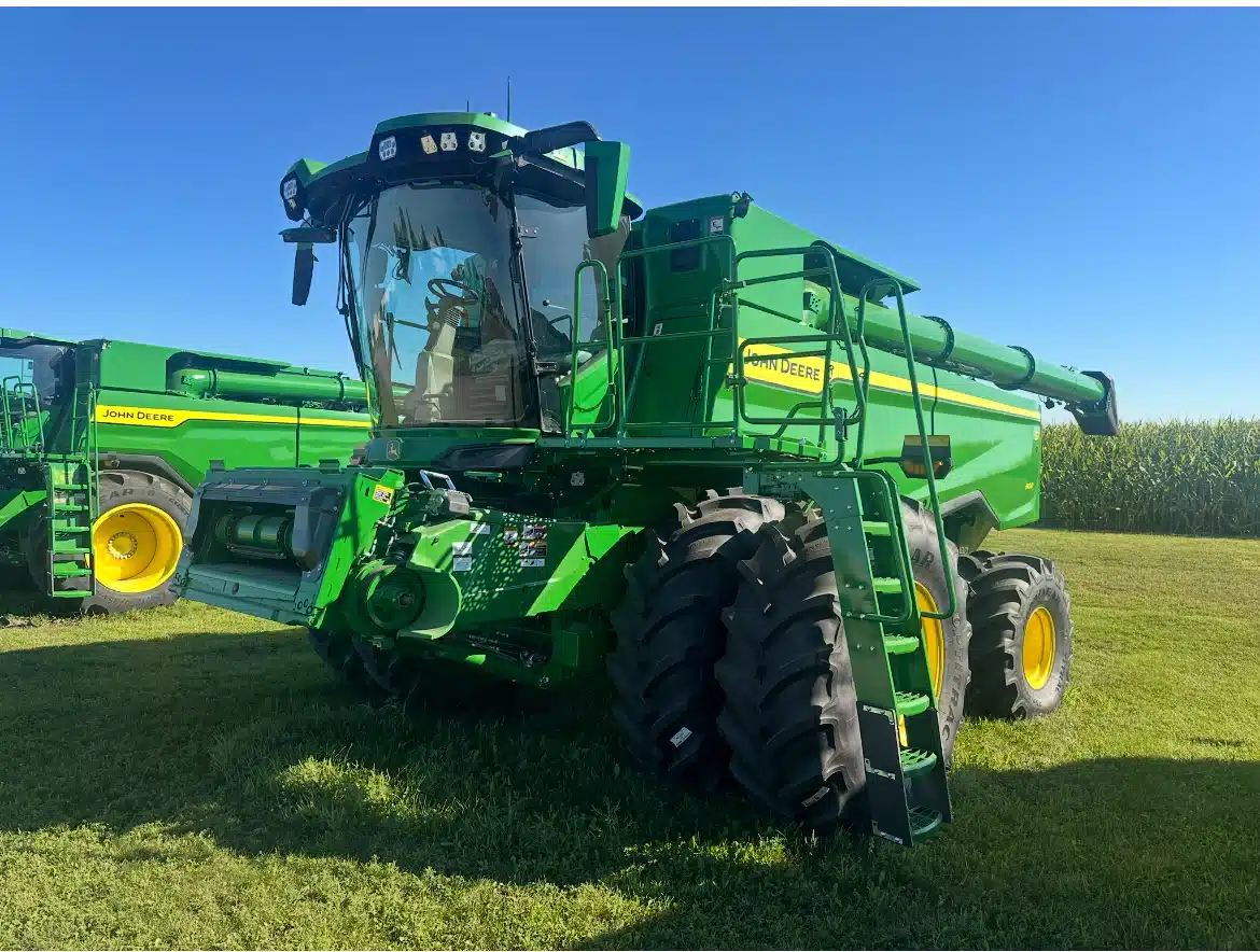 Gallery image 2 for 2025 John Deere S7 900 Combine