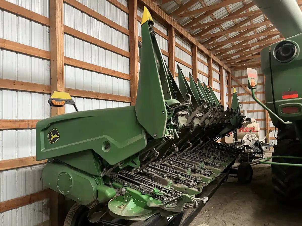 Gallery image 2 for 2021 John Deere C8R Header - Row Crop