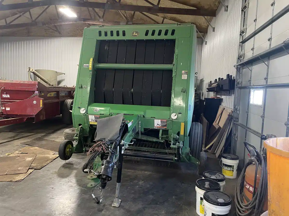 Gallery image 2 for 2019 John Deere 560M Round Baler