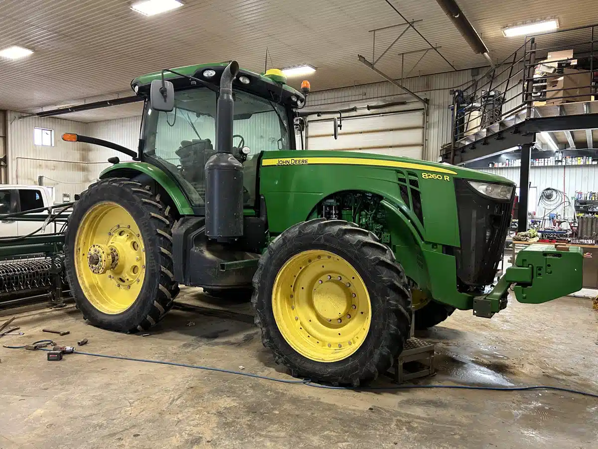 Gallery image 1 for 2012 John Deere 8260R Tractor