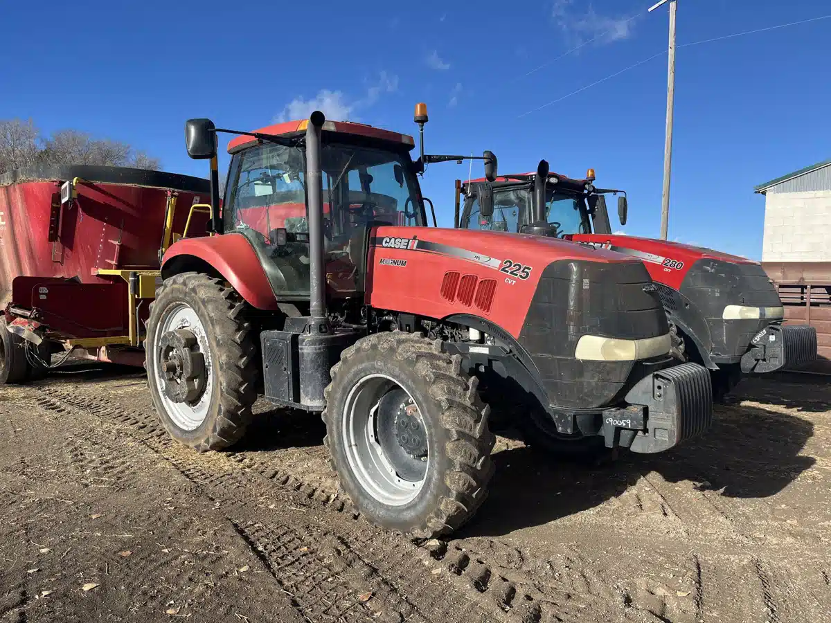 Gallery image 2 for Used 2011 Case IH MAGNUM 225 Tractor