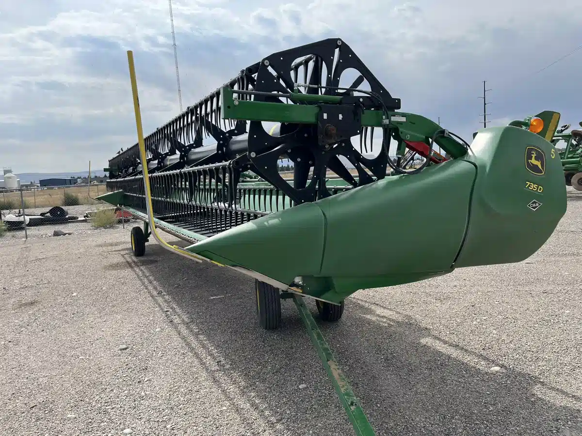 Gallery image 2 for Used 2023 John Deere 735FD Header - Draper