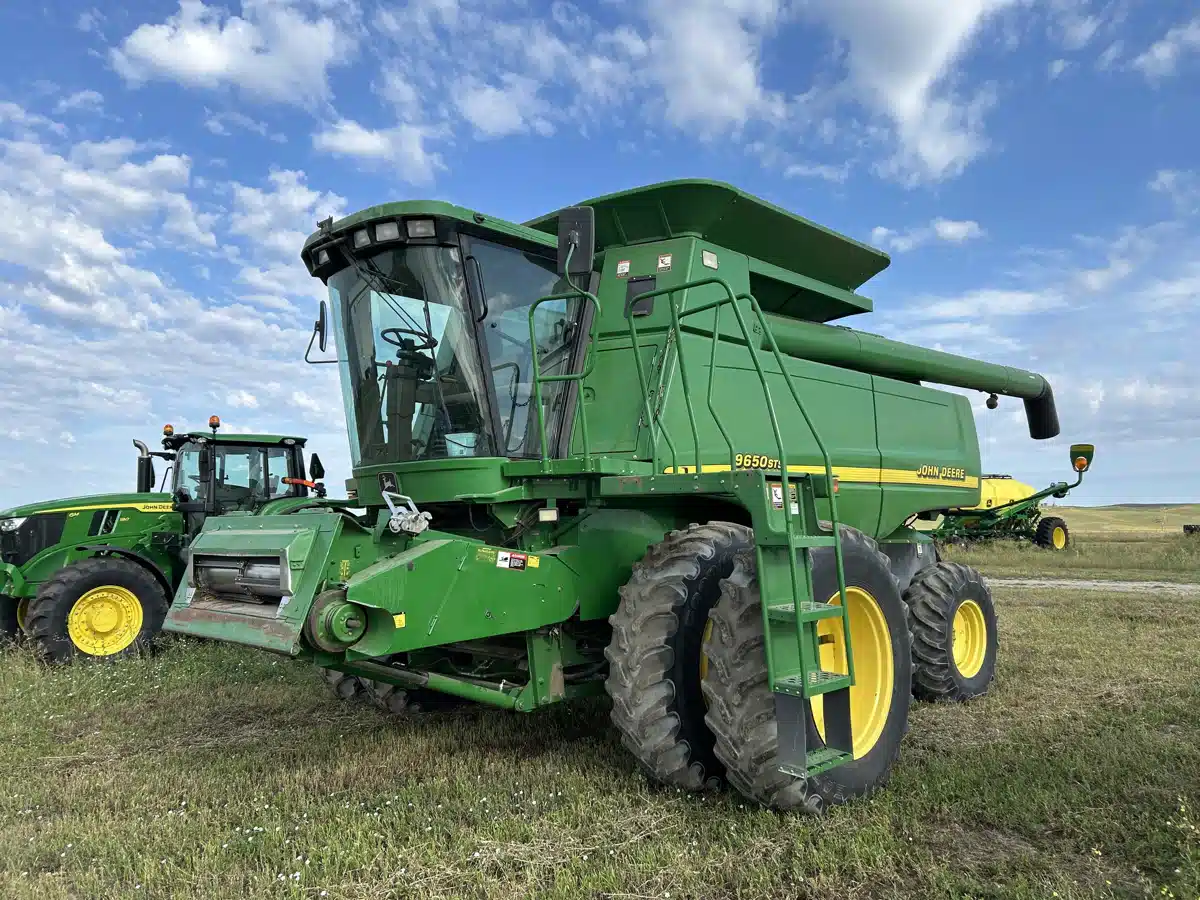 Gallery image 1 for 2001 John Deere 9650 STS Combine