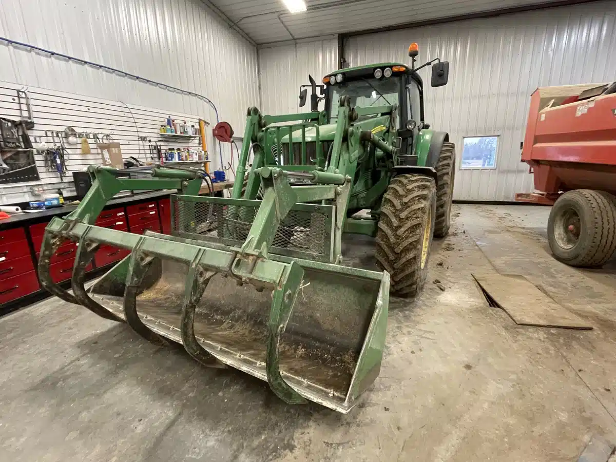 Gallery image 1 for Used 2011 John Deere 7330 Tractor