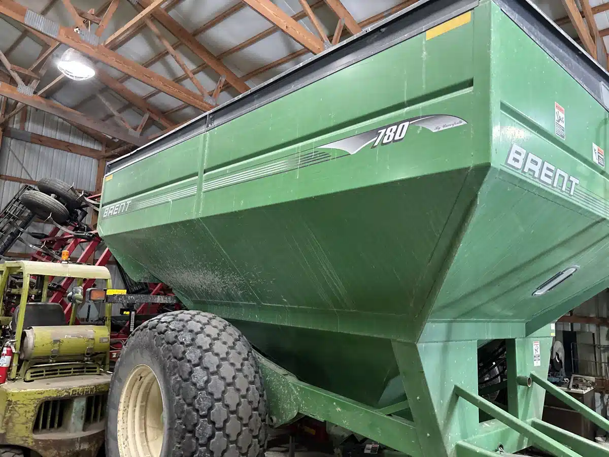 Gallery image 1 for Used 2006 Brent 780 Grain Cart