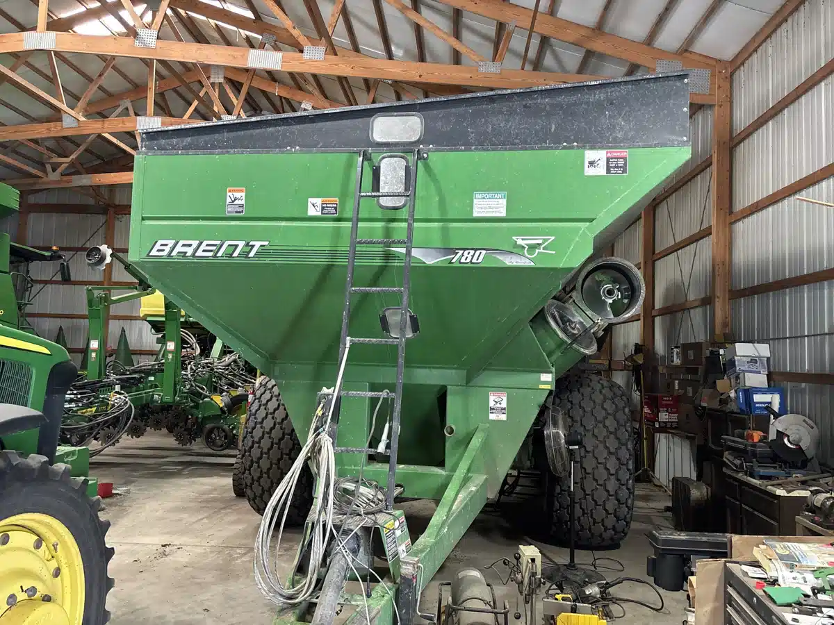 Gallery image 2 for Used 2006 Brent 780 Grain Cart