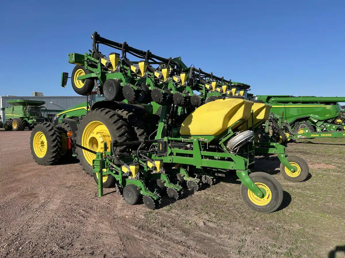 Gallery image 1 for Used 2005 John Deere 1720 Planter