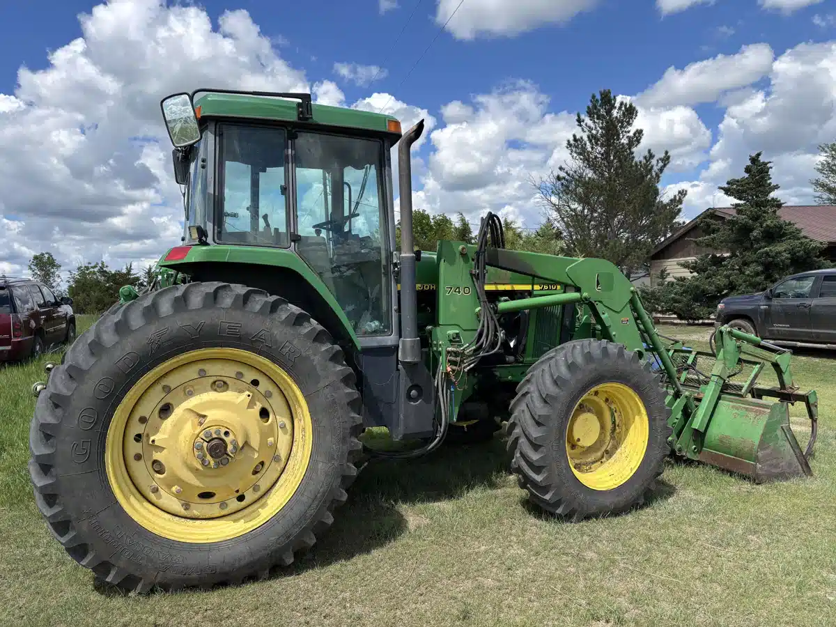 Gallery image 2 for 1998 John Deere 7610 Tractor