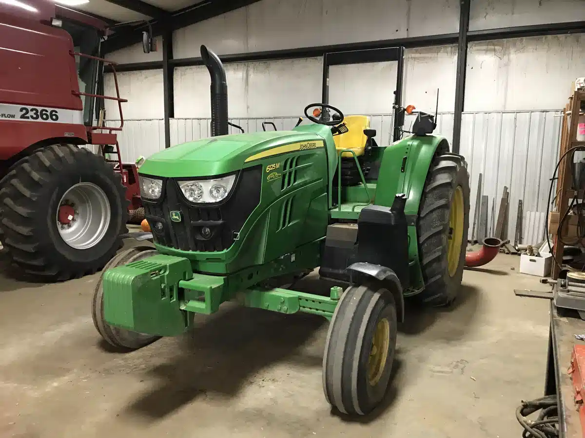 Gallery image 1 for 2014 John Deere 6125M Tractor