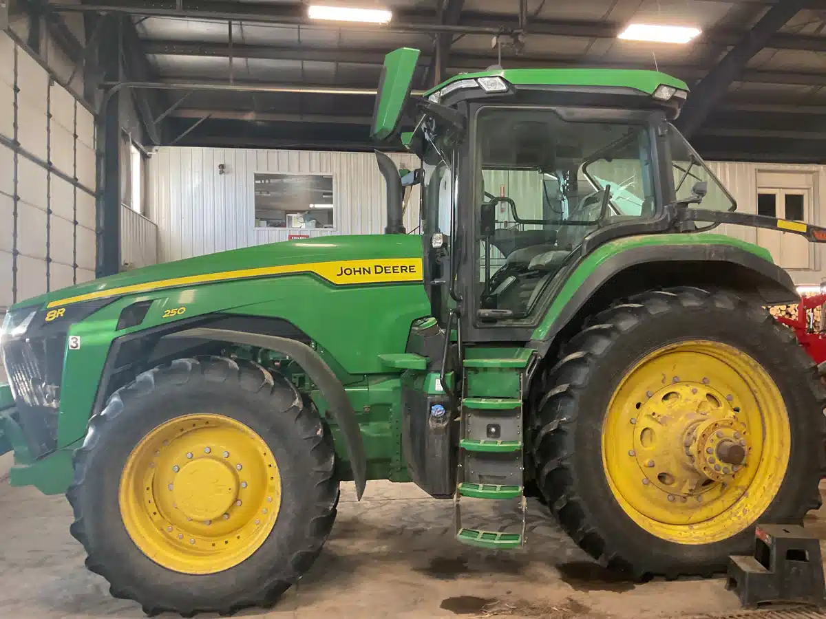 Gallery image 2 for 2020 John Deere 8R 250 Tractor