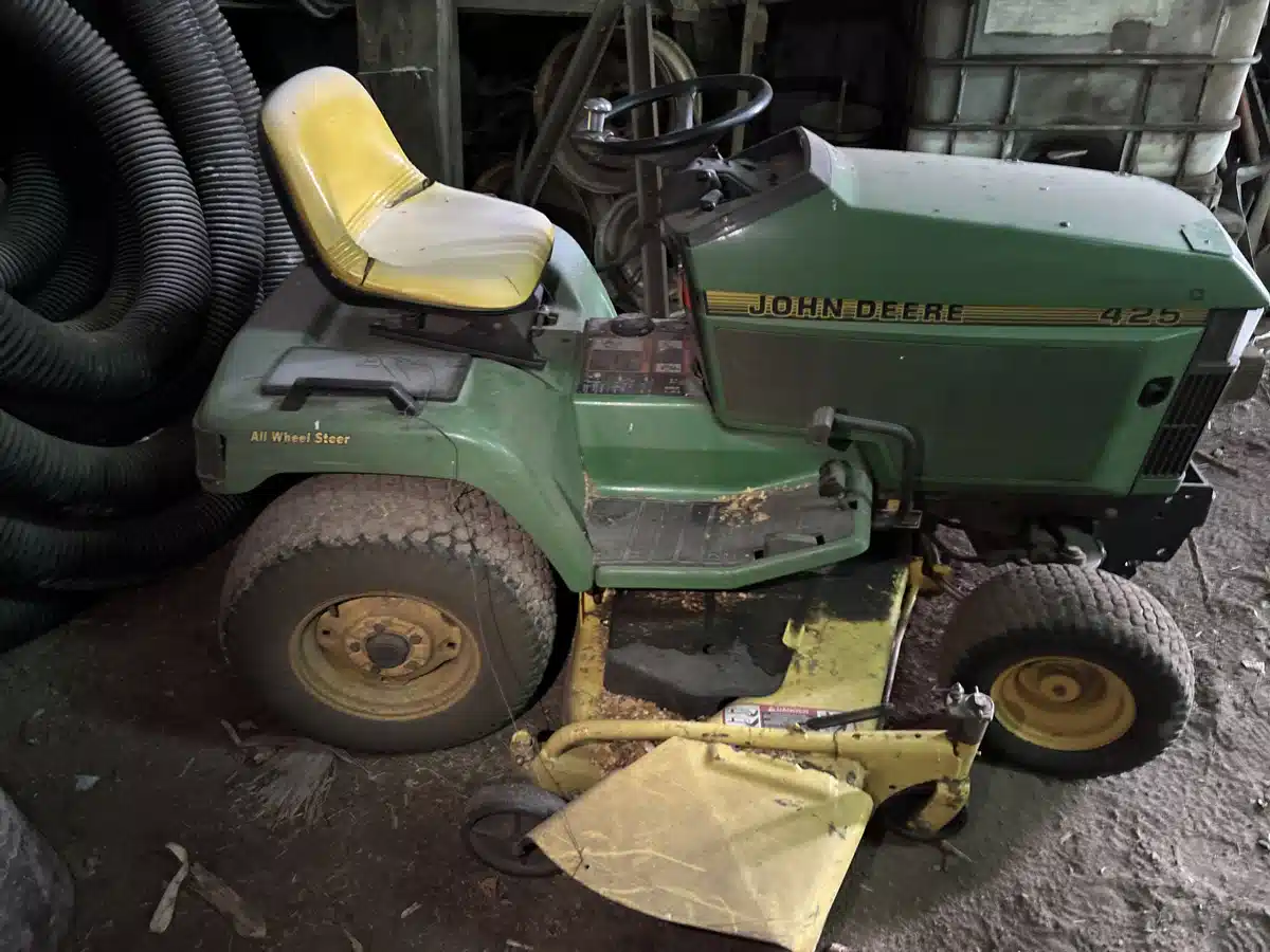 Used 1993 John Deere 425 Lawn Tractor