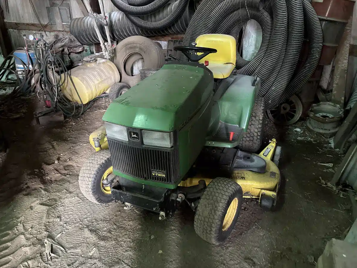 Gallery image 2 for 1993 John Deere 425 Lawn Tractor