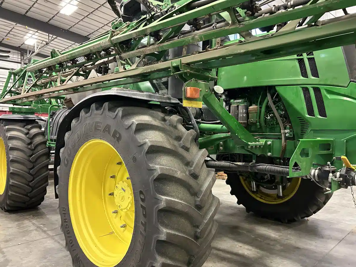 Gallery image 1 for 2016 John Deere R4045 Sprayer - Self Propelled