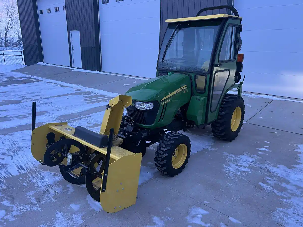 Gallery image 2 for 2014 John Deere 2025R Tractor