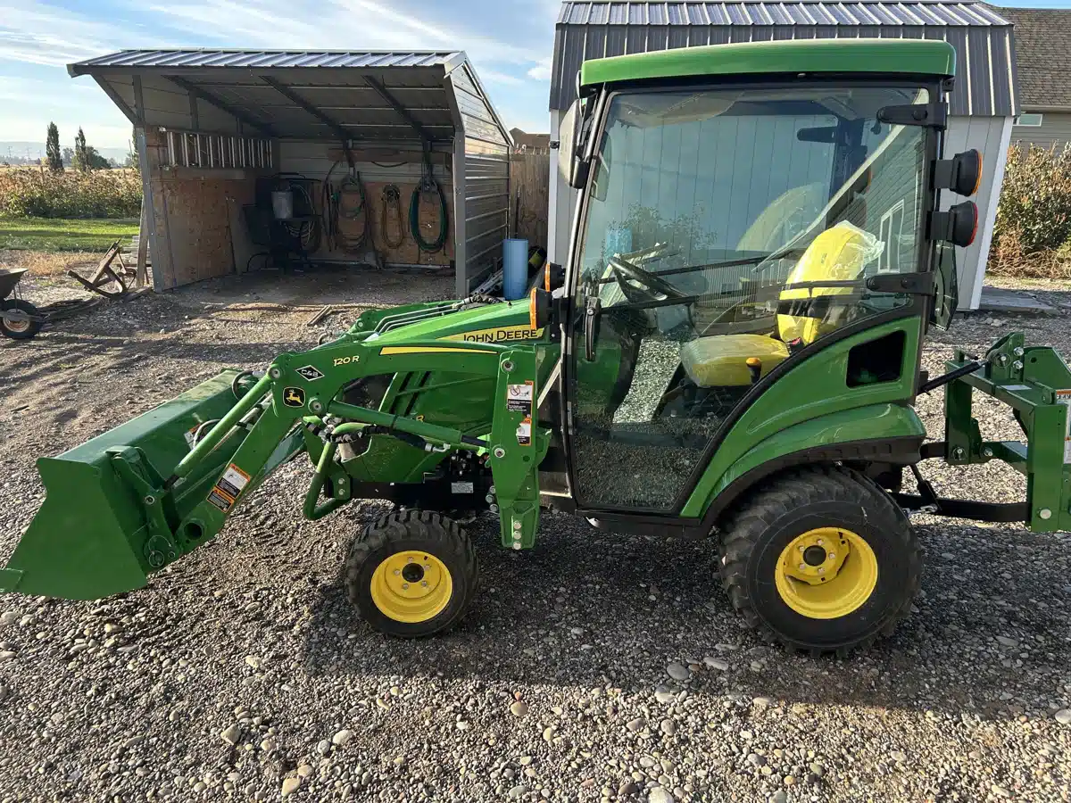 Gallery image 2 for 2024 John Deere 1025R Tractor