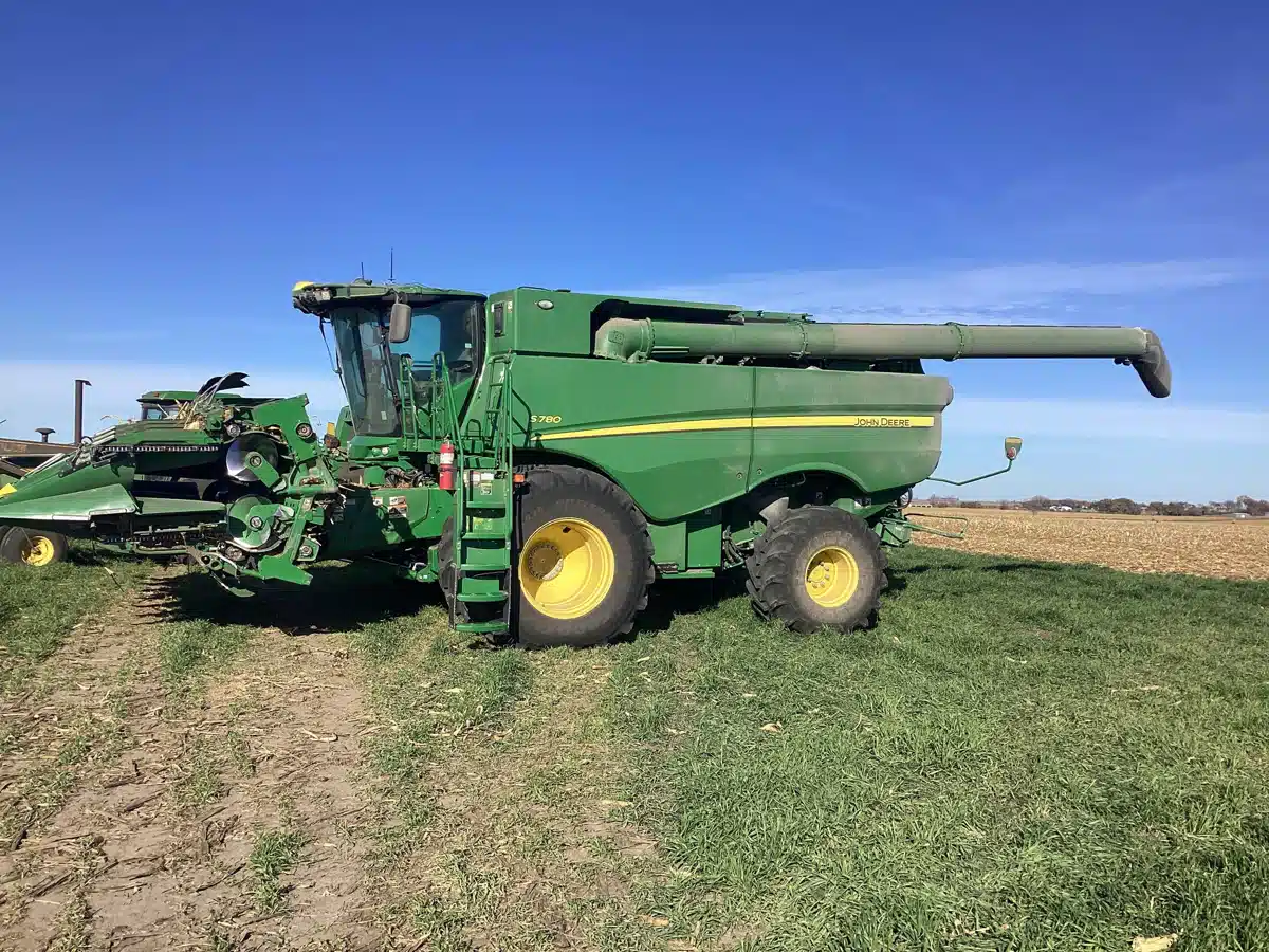 Gallery image 1 for 2023 John Deere S780 Combine