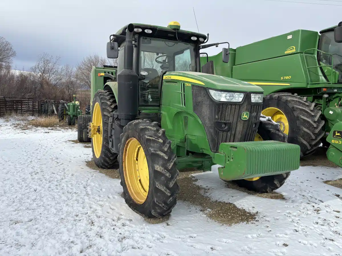 Gallery image 1 for 2015 John Deere 7210R Tractor