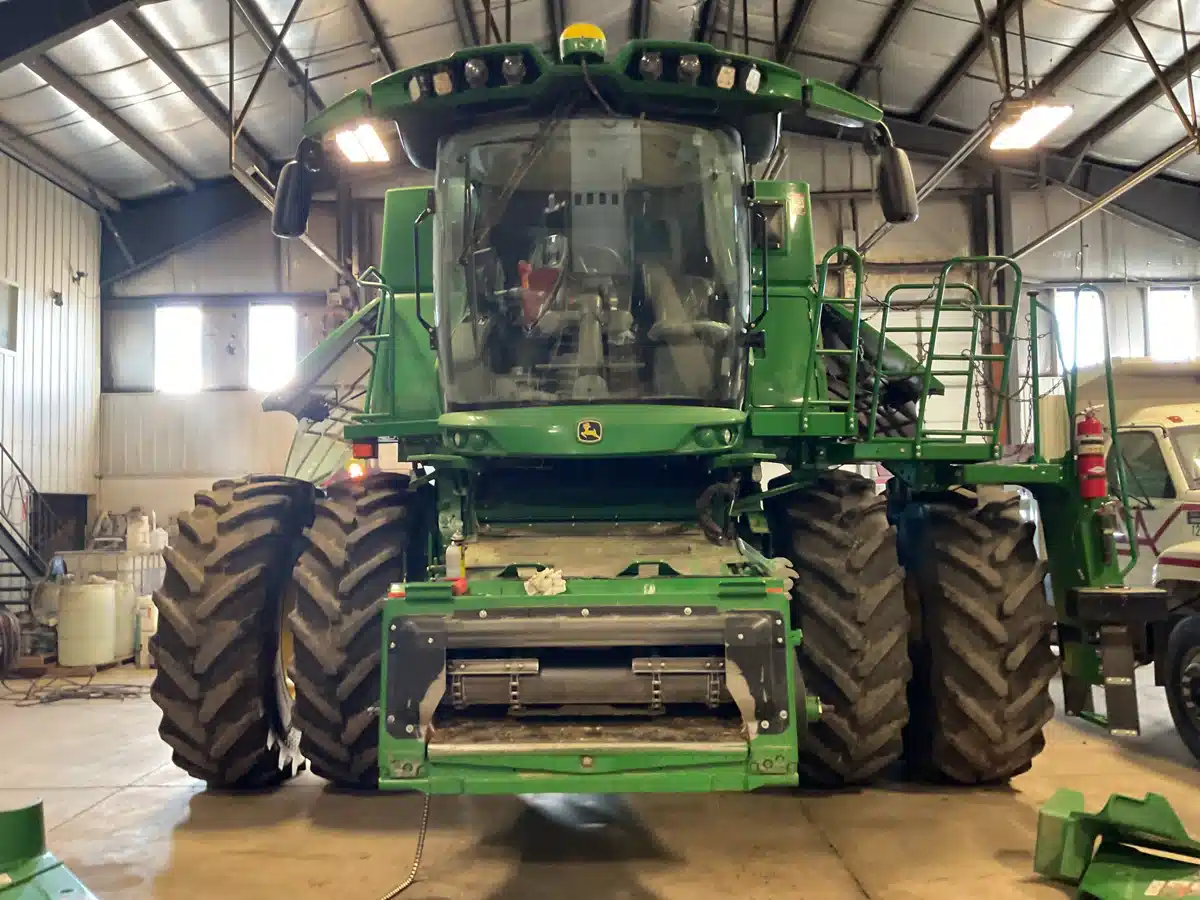 Gallery image 2 for 2023 John Deere S780 Combine
