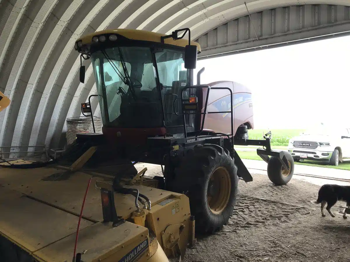 2015 New Holland SPEEDROWER 220 Windrower