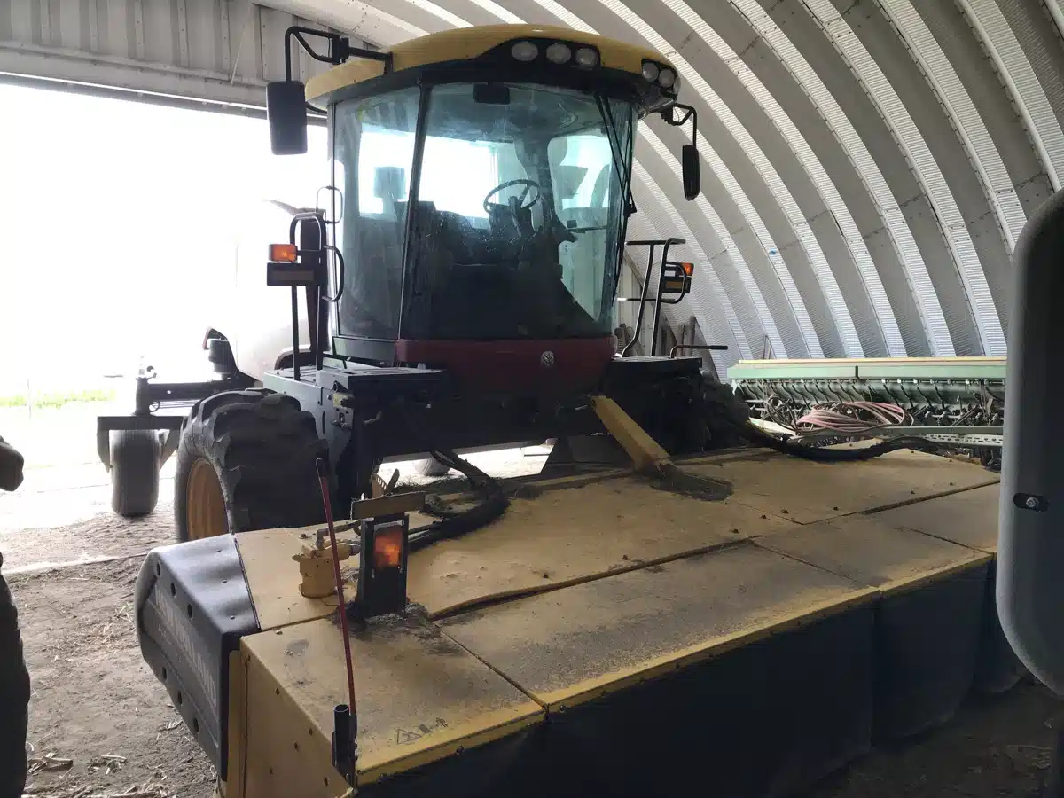 Gallery image 2 for 2015 New Holland SPEEDROWER 220 Windrower