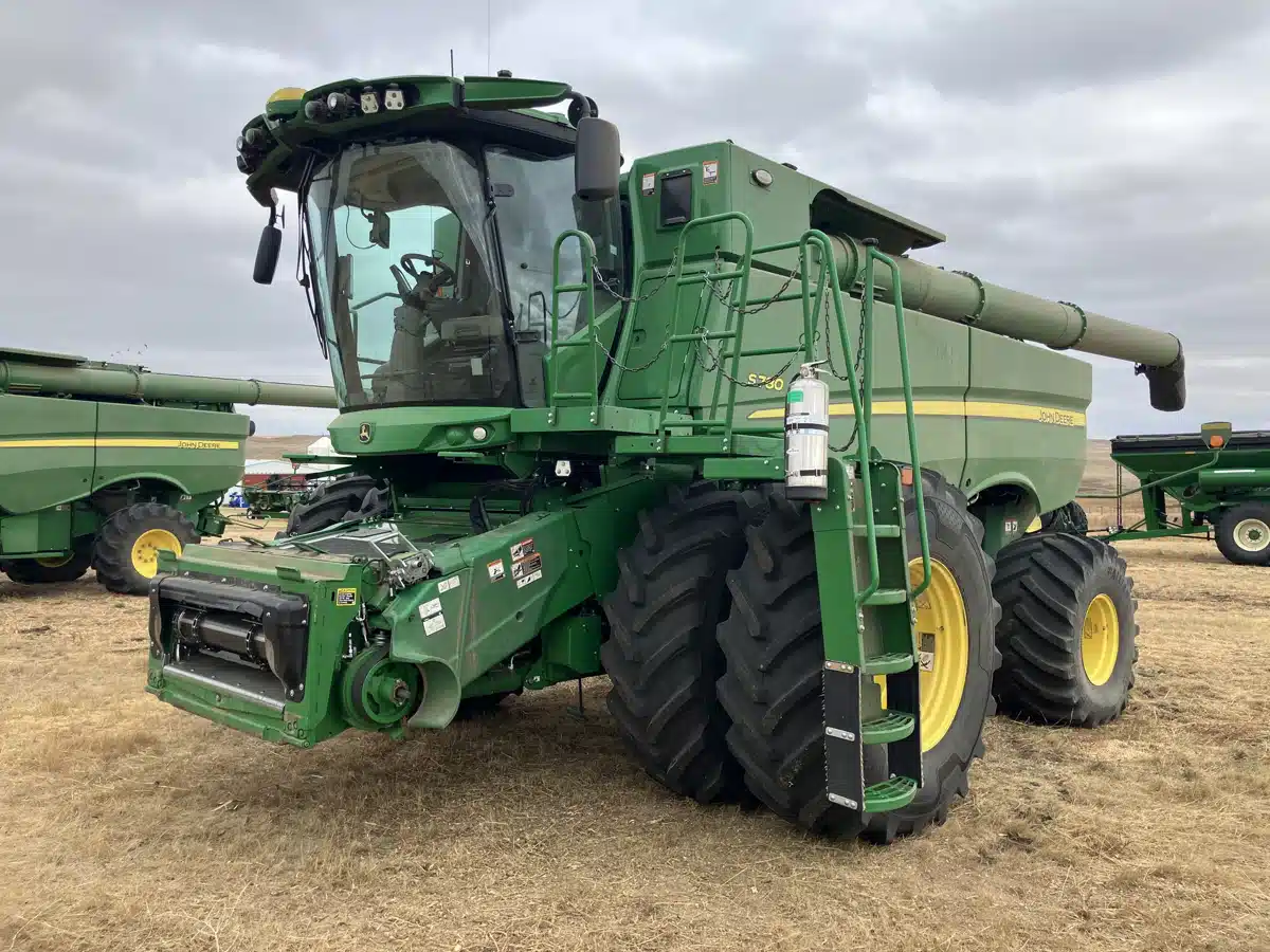 Gallery image 1 for 2023 John Deere S780 Combine