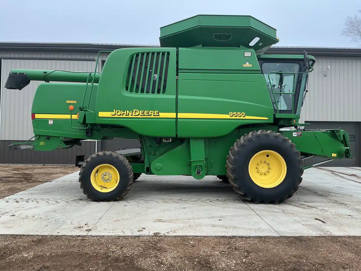 Gallery image 2 for 2002 John Deere 9550 Combine