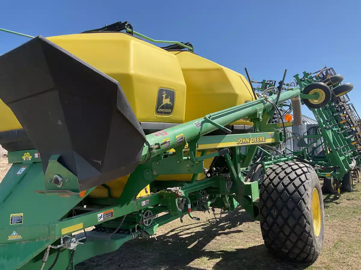 Gallery image 2 for 2001 John Deere 1900 Air Cart