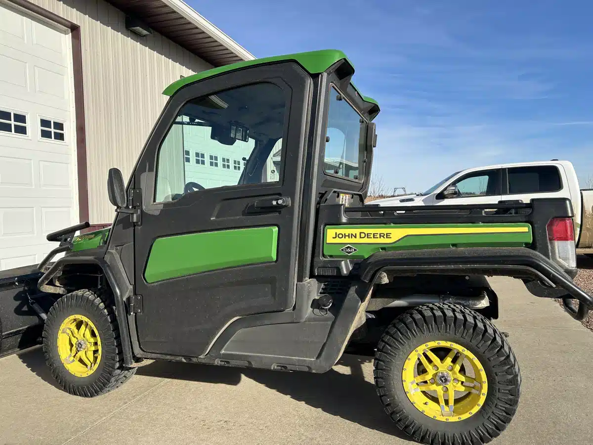 Gallery image 2 for 2024 John Deere XUV 835R Utility Vehicle