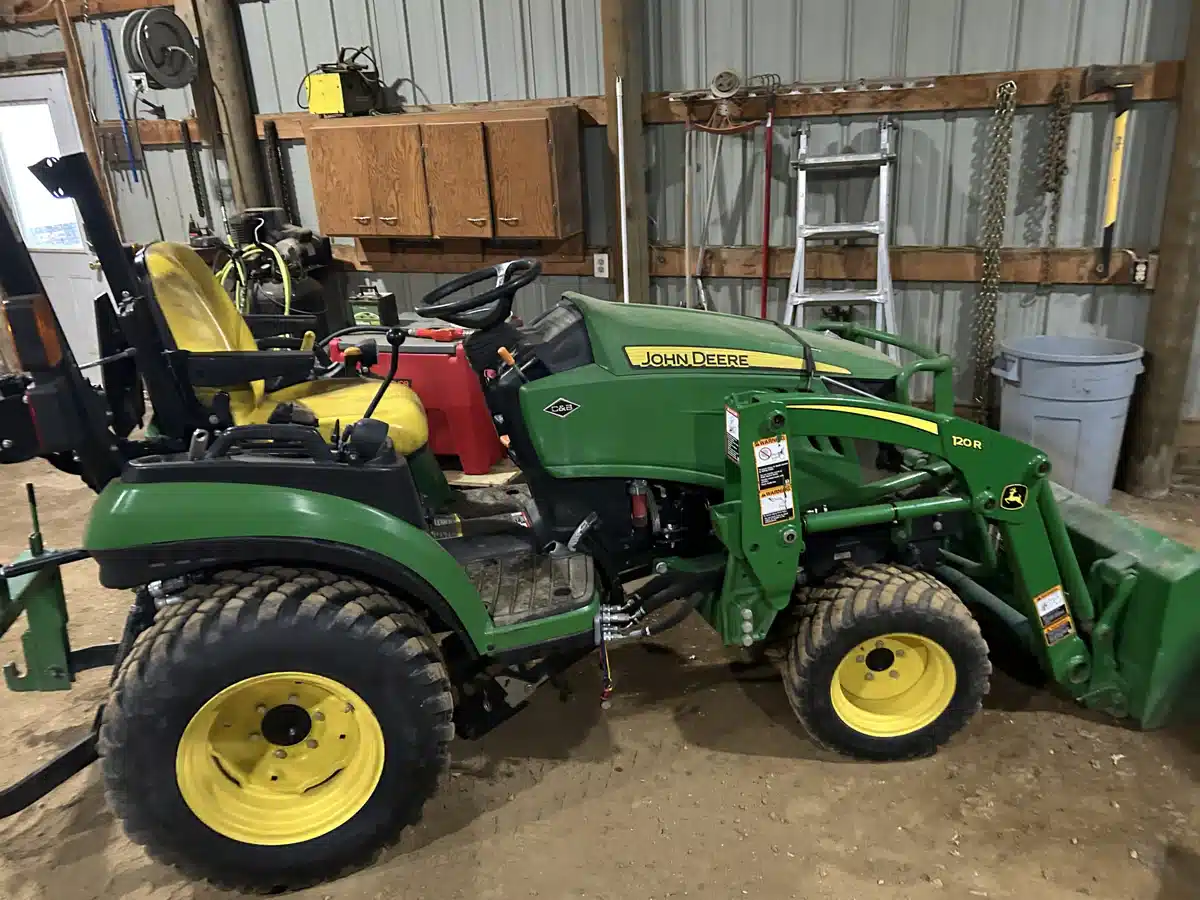 2019 John Deere 2025R Tractor